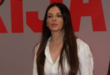 Sve, sve ali ovakve pantalone nismo očekivali: Ana Sević iznenadila modnim izdanjem na koncertu Marije Šerifović