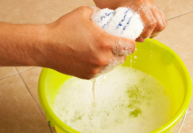 Stavite samo 1 kap ove tečnosti u vodu i prebrišite kuću: Zbog trika koji koriste u muzeju 1O dana nećete videti prašinu