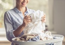 KOMŠINICA MI JE OTKRILA TRIK I SAD JE MOJA ODJEĆA UVIJEK ČISTO BIJELA I SVJEŽEG MIRISA: Ovo Svi Trebaju Znati!