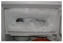 OVO SREDSTVO OTAPA SAV LED IZ FRIŽIDERA: Svi ga imate u kuhinji, a SPASIT će vas! (FOTO)