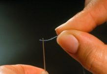 4 MILIONA ljudi Š0KIRA0 je snimak koji pokazuje da cijeli život POGREŠNO uvlače konac u iglu! Evo kako to da uradimo za SEKUND (VIDEO)