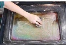 NE MORATE SKIDATI STAKLO! Evo kako da očistite fleke između duplih stakala rerne: ŽENA PODIJELILA TRIK NA DRUŠTVENIM MREŽAMA NE MORATE SKIDATI STAKLO! Evo kako da očistite fleke između duplih stakala rerne: ŽENA PODIJELILA TRIK NA DRUŠTVENIM MREŽAMA - featured image