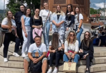 Maturanti iz Srbije došli privatnom ekskurzijom u Sarajevo. “Prof. sociologije nam je dosta lepog govorio o Sarajevu, pa smo odlučili da odemo i vidimo”. (FOTO)