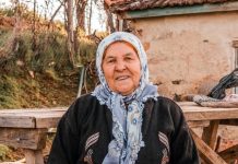 Nena mi je govorila “Ajla, nisi prava muslimanka ako ne odeš teti Anđi pred Božić da pomogneš u pripremama i čišćenju”. (FOTO)