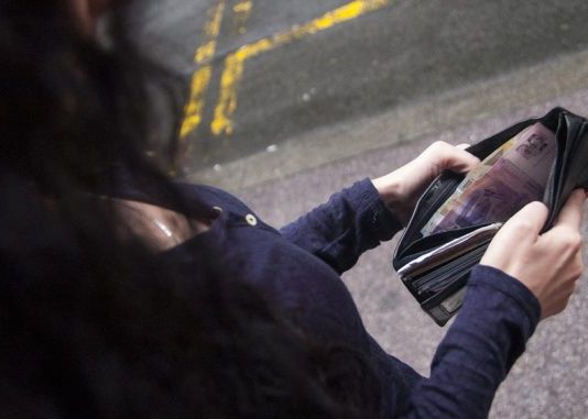 KAO POŠTARU U NJEMAČKOJ PLATA MI 1.400€ A STAN ME IZAĐE OKO 900 PA TI VIDI! Gastarbajteri ciframa šokirali zemljake kod kuće