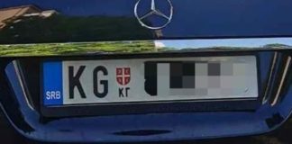 “Došli smo u Tuzlu iz Kragujevca, turistički. Čekamo slobodno mesto na parkingu. Prilazi nam čovek i pokazuje da otvorimo prozor…”