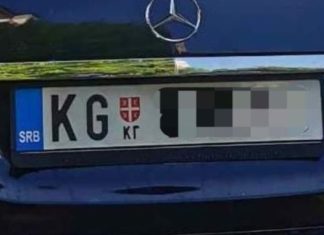 “Došli smo u Tuzlu iz Kragujevca, turistički. Čekamo slobodno mesto na parkingu. Prilazi nam čovek i pokazuje da otvorimo prozor…”