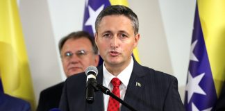 Politički potres: Da li Denis Bećirović napušta SDP i osniva novu stranku?