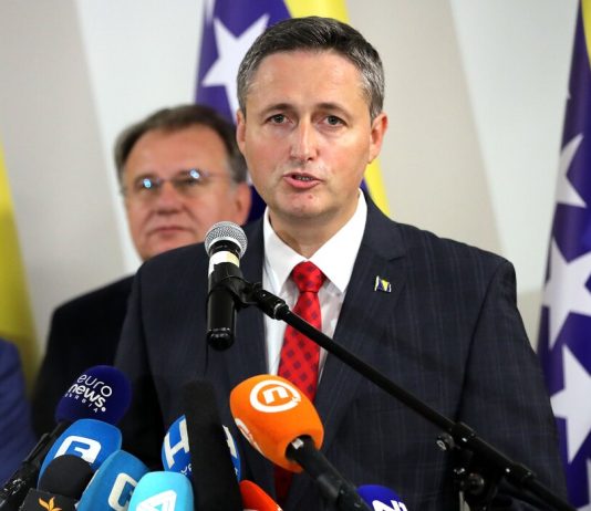 Politički potres: Da li Denis Bećirović napušta SDP i osniva novu stranku?