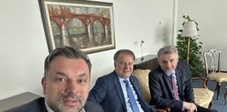 Oni dolaze po našu djecu: Trojka gura ambasadorske nakaradne agende